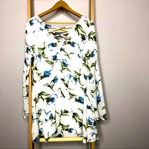 NWT Small Entro Women's White Floral Short Dress